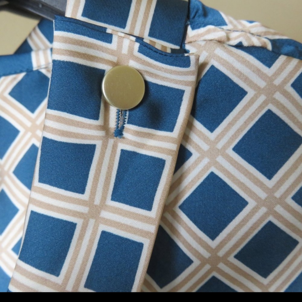 Covington top blouse sleeveless geometric blue tan printed - Picture 6 of 7